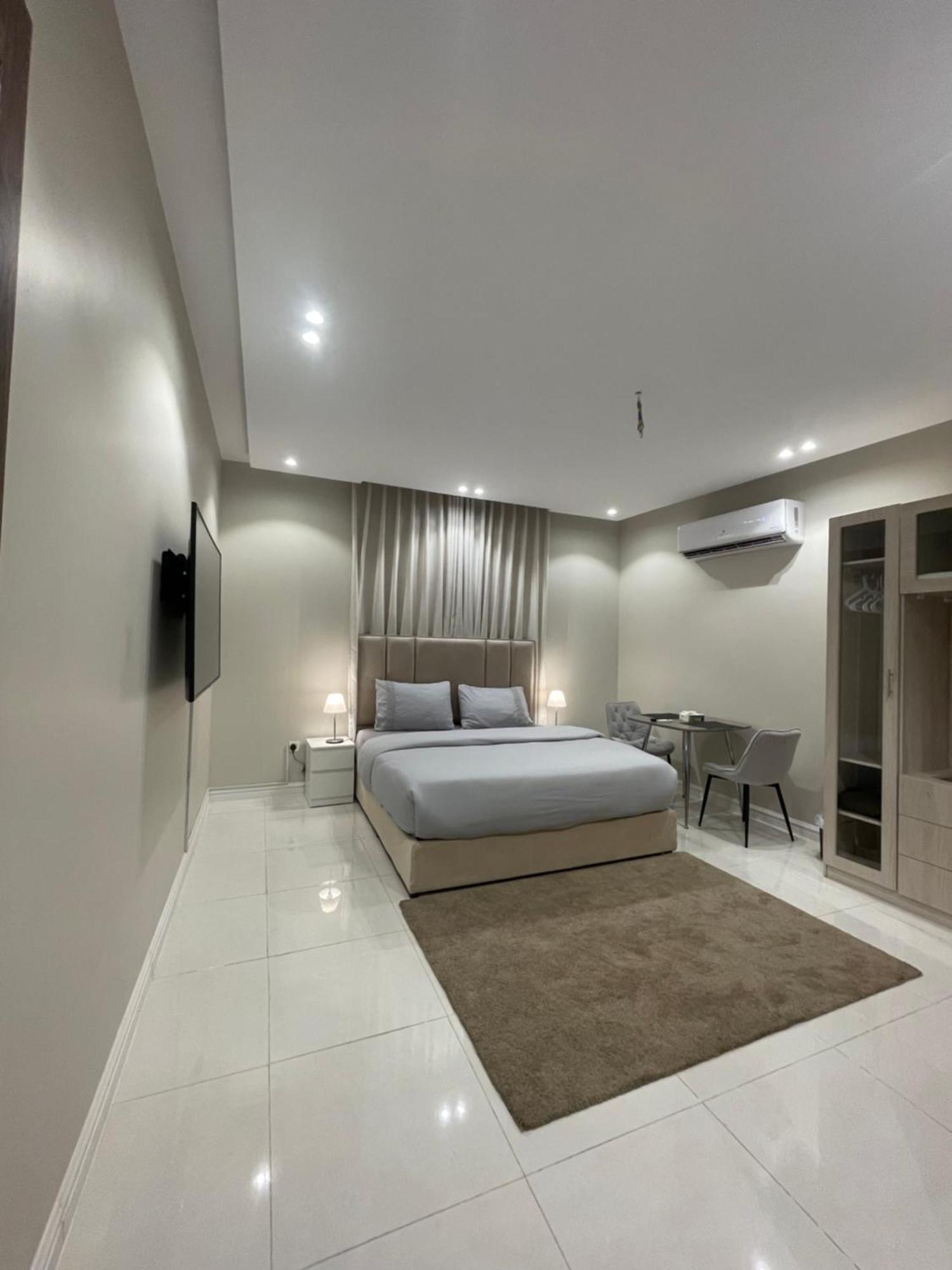 Spacious And Comfortable - Easy Apartemen Jeddah