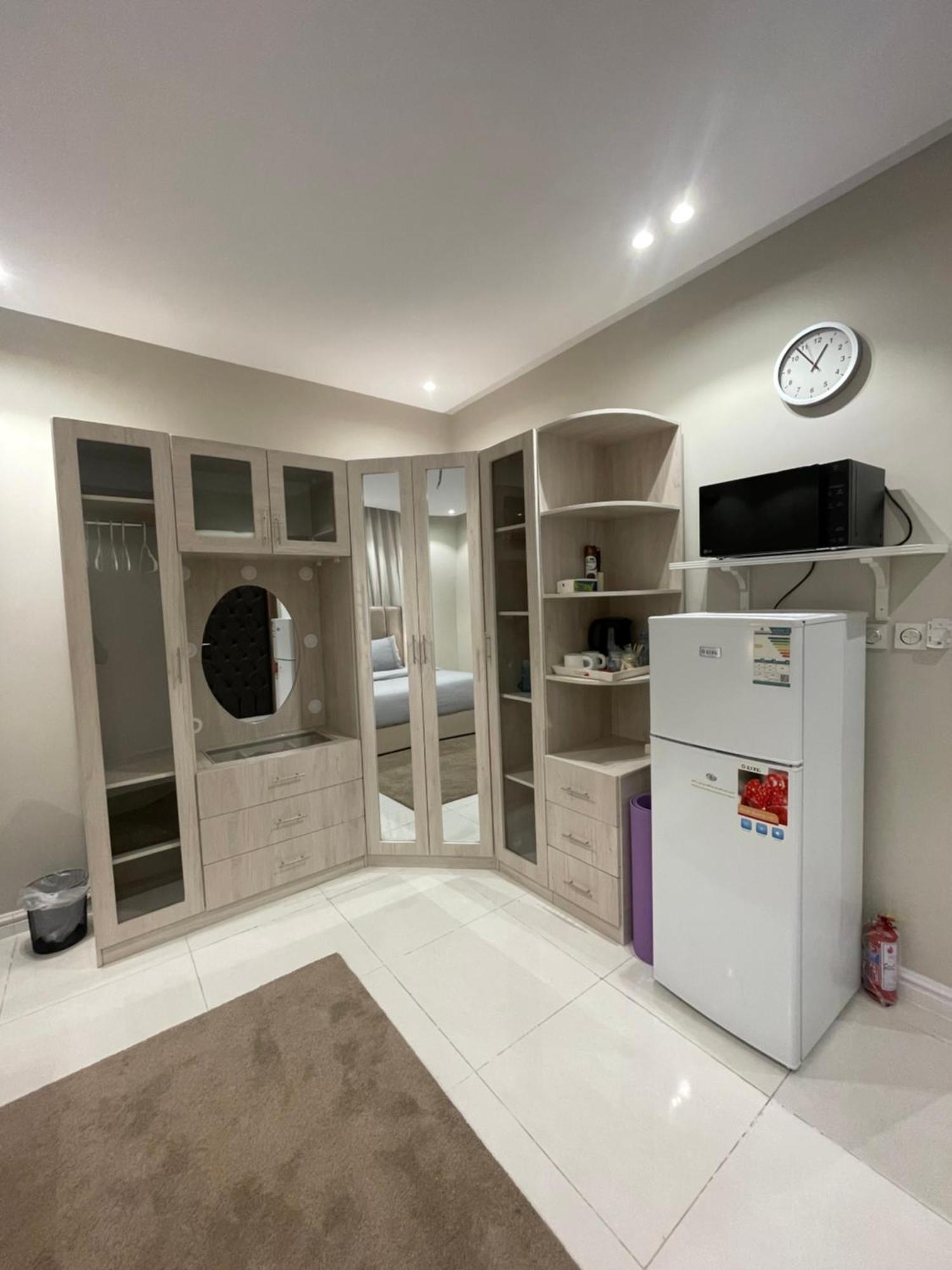 Spacious And Comfortable - Easy Apartemen